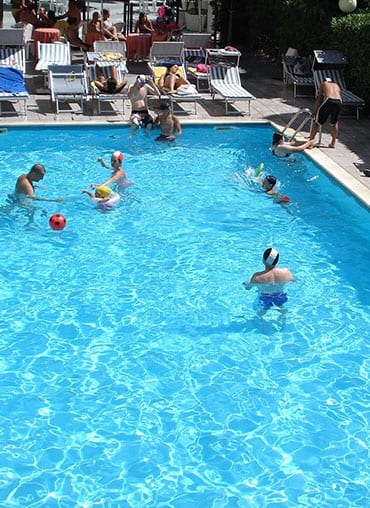 all-inclusive-everest-piscina