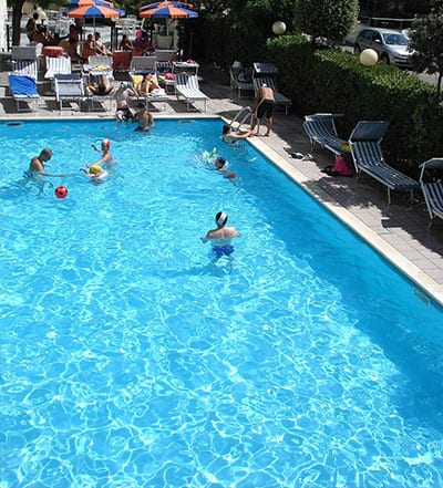 Hotel Everest 3 stelle con piscina a pinarella