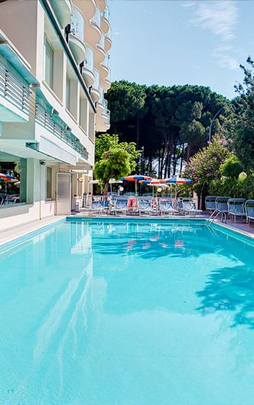 Hotel Everest 3 stelle con piscina a pinarella